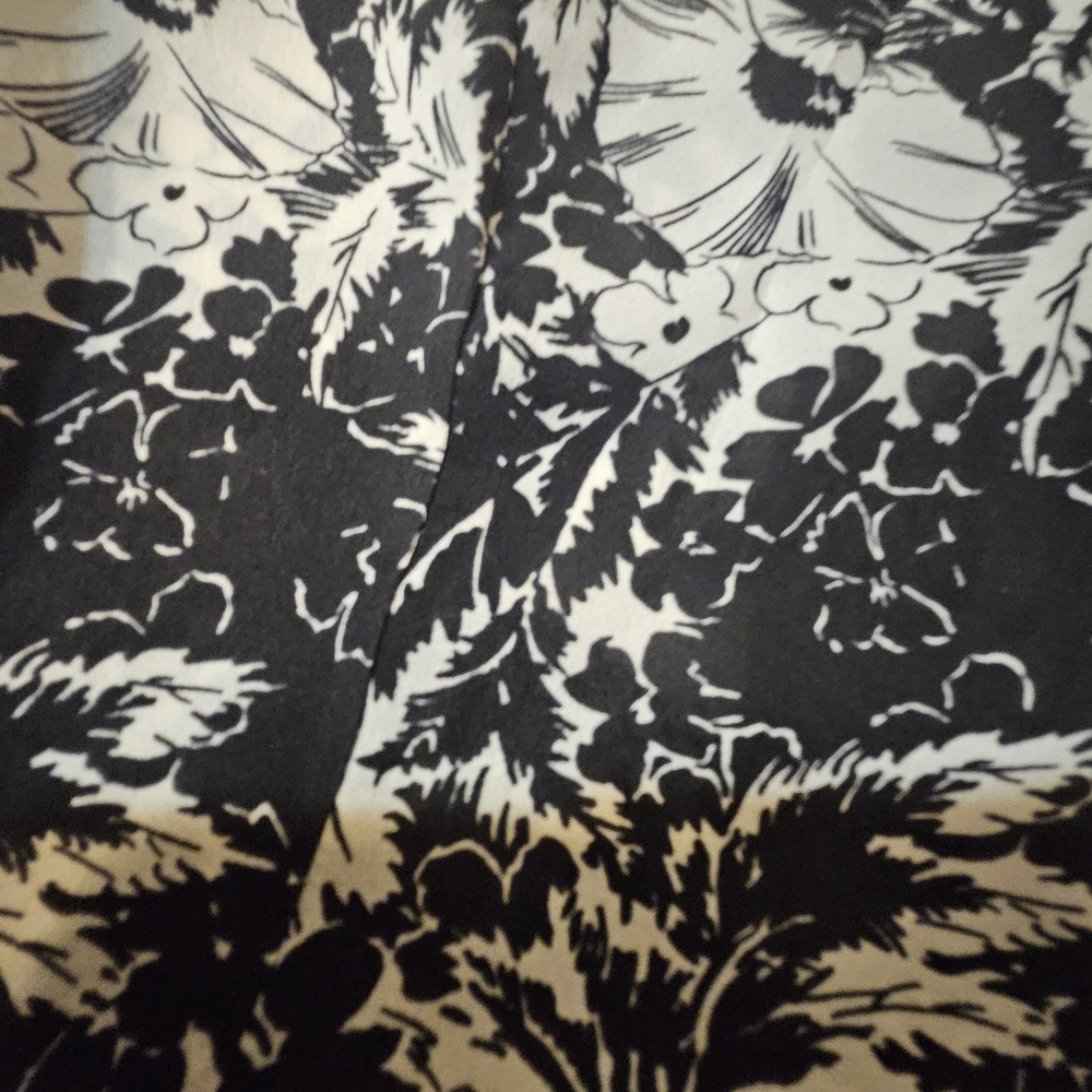 Express Black and White Casual Floral Button Down Shirt - Picture 5 of 7